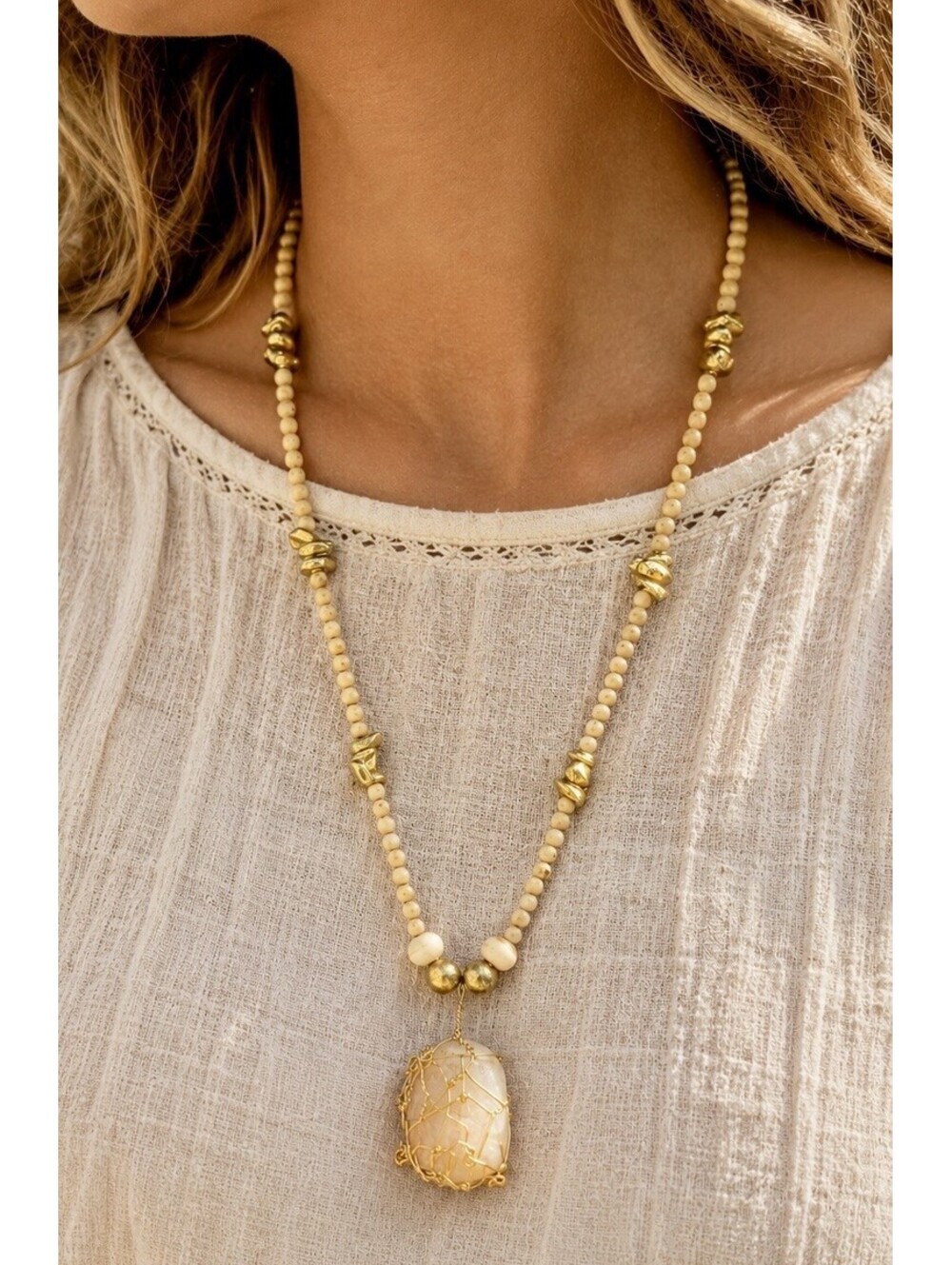 Artisan Vintage 1970s Necklace Gold Tone Wire Wrapped Quartz Pendant Bead, 20”